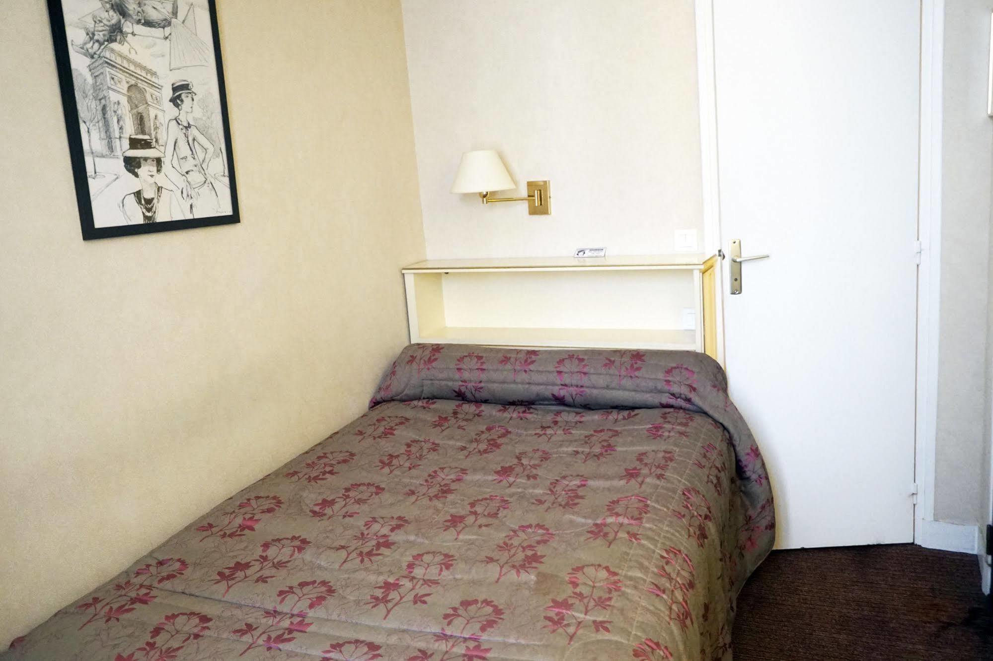 Hotel Riviera Elysees Paris Bagian luar foto