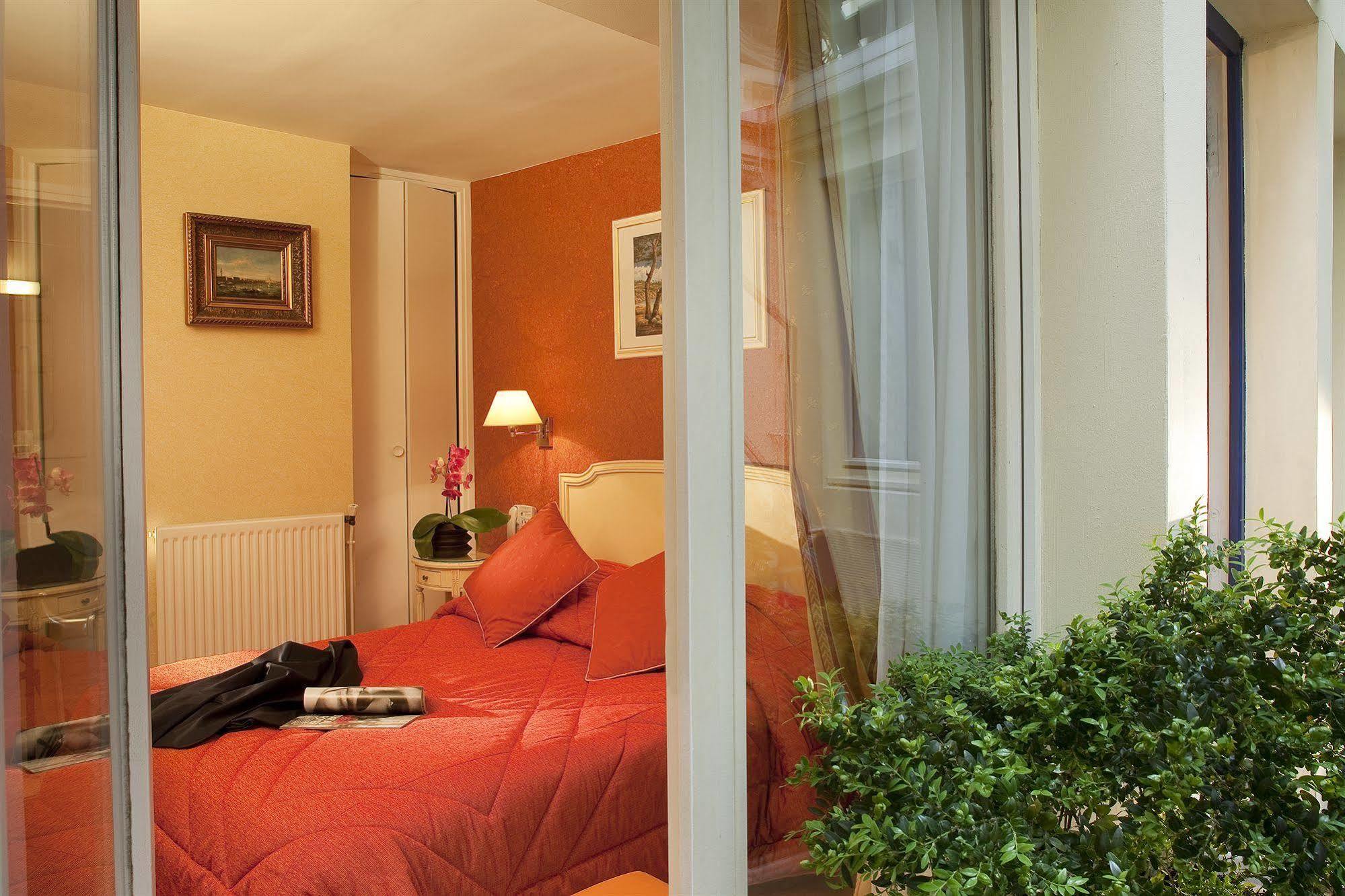 Hotel Riviera Elysees Paris Bagian luar foto